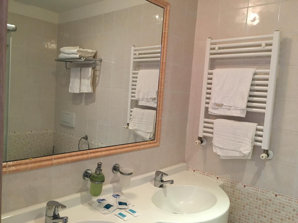 Hotel Excelsior Cattolica Dış mekan fotoğraf